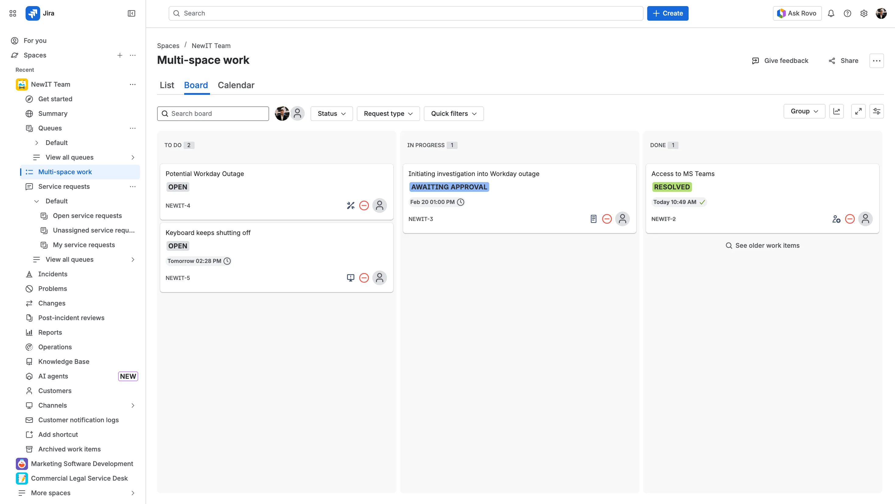Kanban-vy i Jira Service Management som kopplar supportärenden direkt till utvecklingsuppgifter